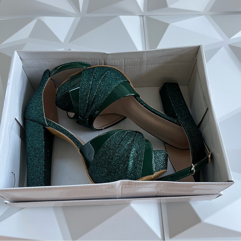 Elegant Green Glitter Platform Heels Size: 38 (7) - Picture 10 of 14